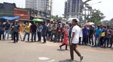 à¦¨à§€à¦²à¦•à§à¦·à§‡à¦¤à§‡ à¦¸à¦¾à¦¤ à¦•à¦²à§‡à¦œà§‡à¦° à¦¶à¦¿à¦•à§à¦·à¦¾à¦°à§à¦¥à§€à¦¦à§‡à¦° à¦¸à§œà¦• à¦…à¦¬à¦°à§‹à¦§